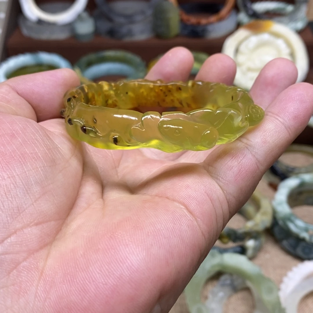 蛇纹石玉未镶嵌手镯