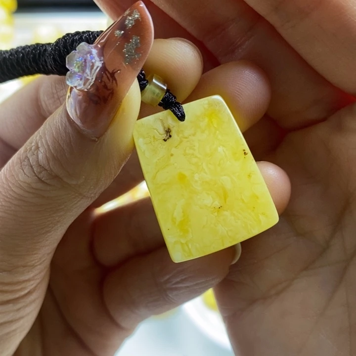 未镶嵌蜜蜡裸石瑕疵，总4.4g