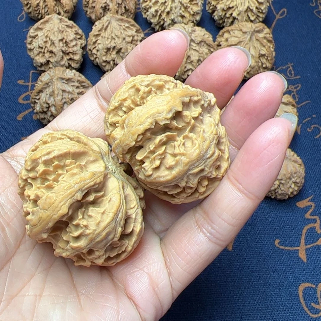 文玩核桃把件秦岭野生植物核桃