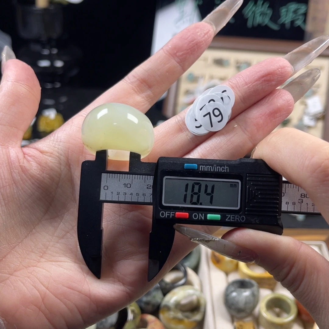 蛇纹石玉未镶嵌戒指