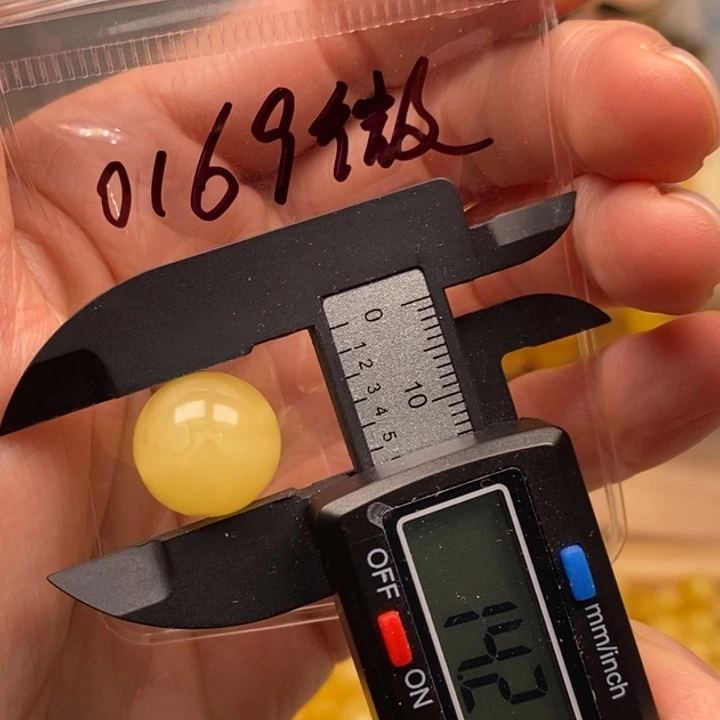 蜜蜡未镶嵌裸石14.2微瑕