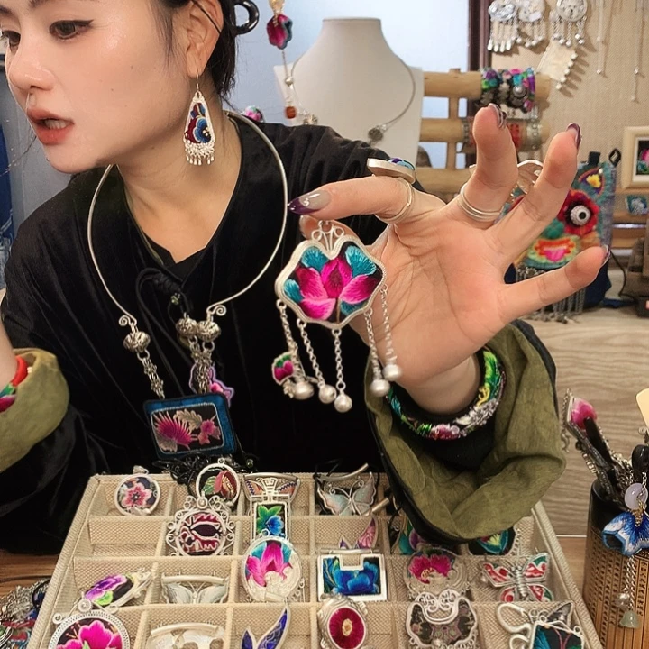 花岗石铁合金吊坠