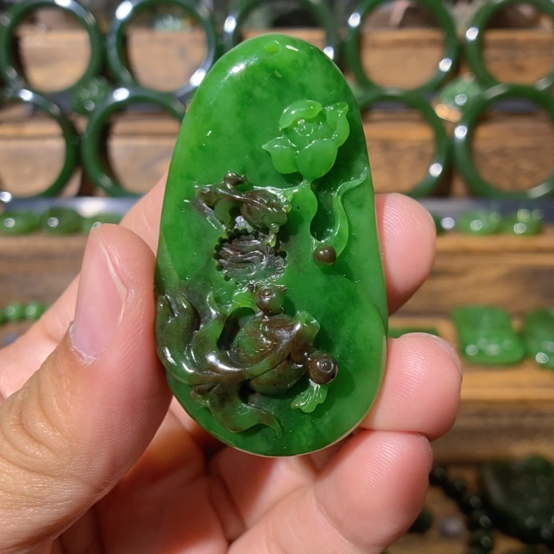 【闪购商品】吊坠(不含链)未镶嵌和田玉俄七红皮辣阳绿金鱼