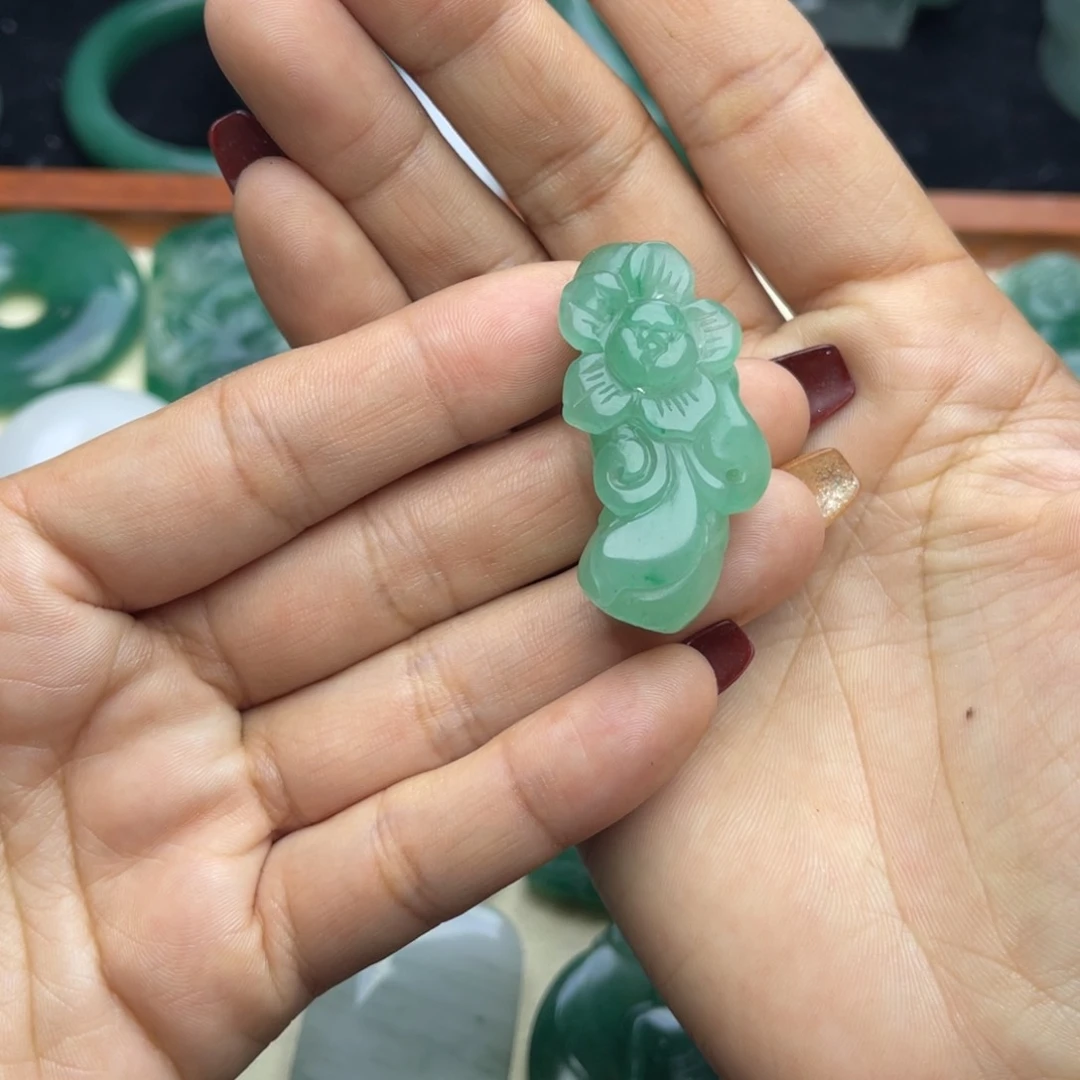 石英质玉颈饰未镶嵌