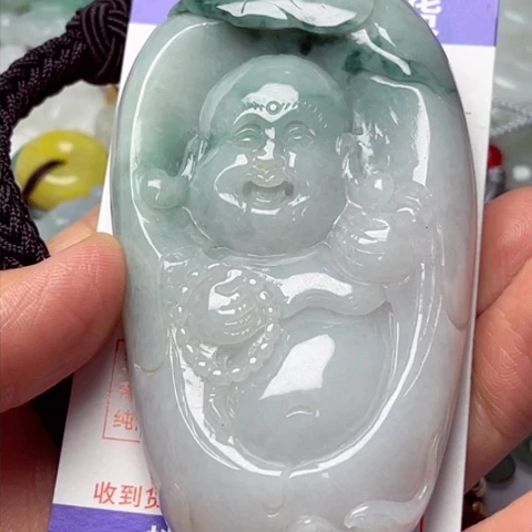 翡翠颈饰未镶嵌佛