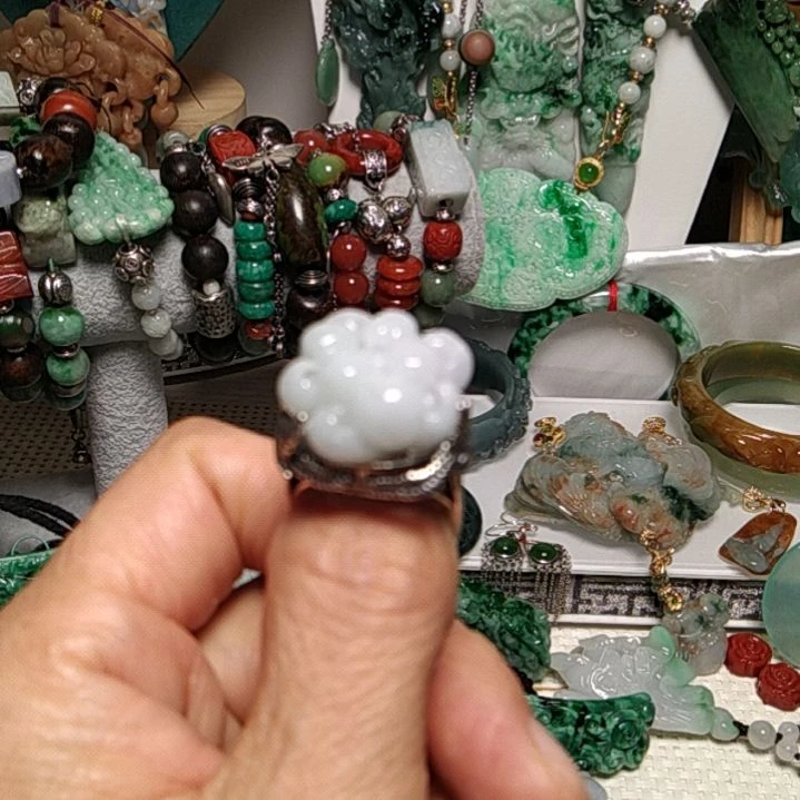 翡翠吊坠(赠链)未镶嵌陈*莲