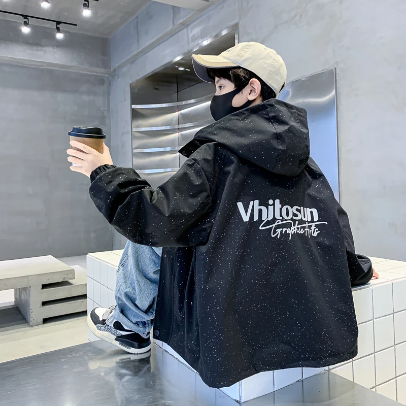 男童外套春秋款2025新款春季夹克风衣中大儿童春装男孩酷帅冲锋衣