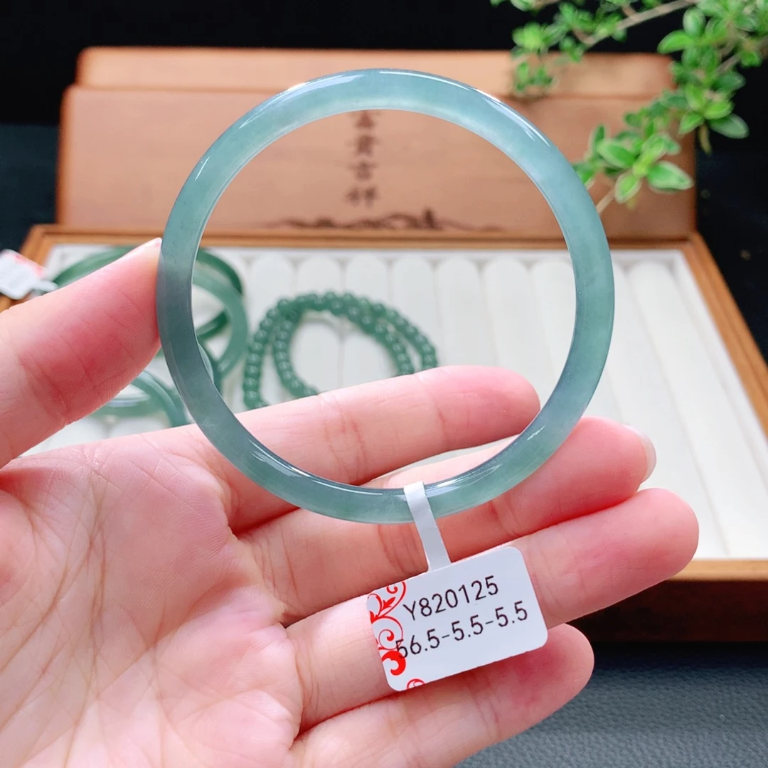 未镶嵌手镯（圆镯）翡翠