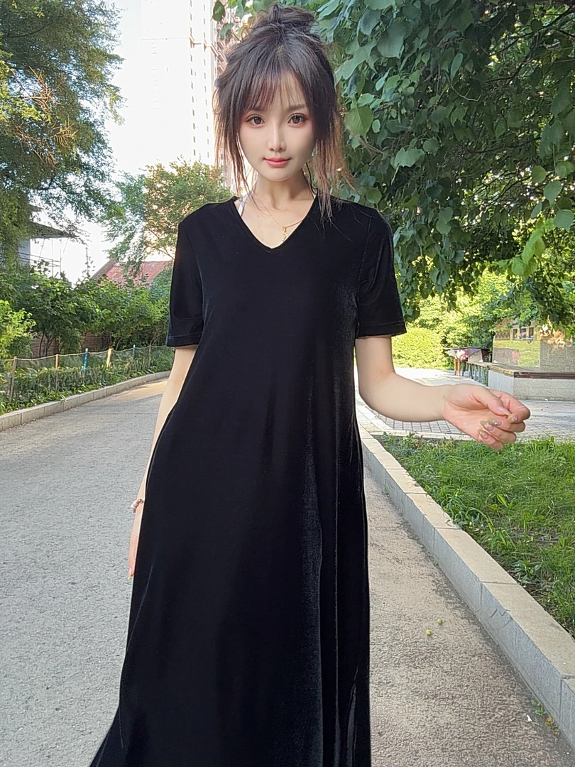 丝绒连衣裙2025新款爆款洋气黑色丝绒短袖V领长裙纯欲慵懒风女装