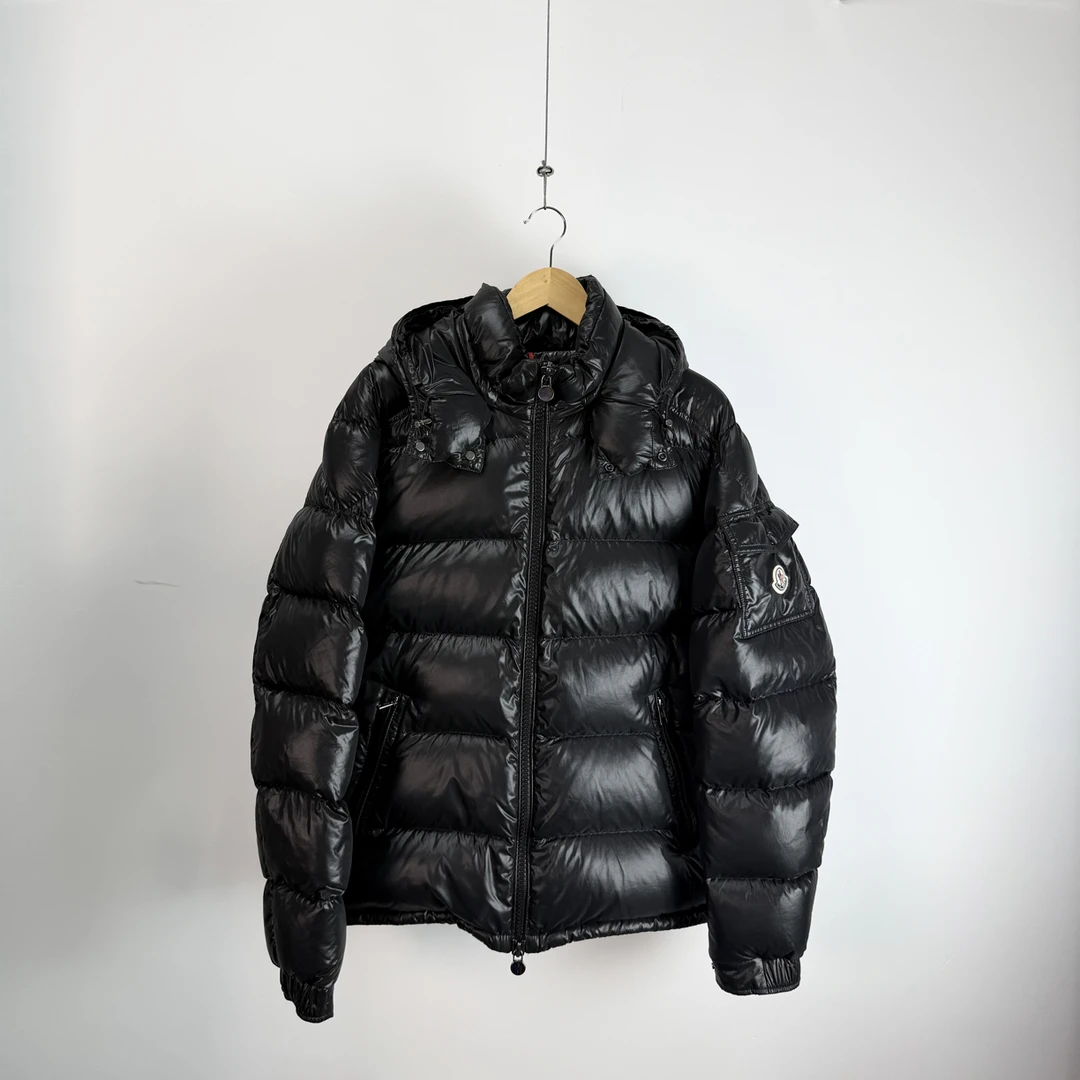 未使用 MONCLER Maya黑色亮面徽标羽绒服5码
