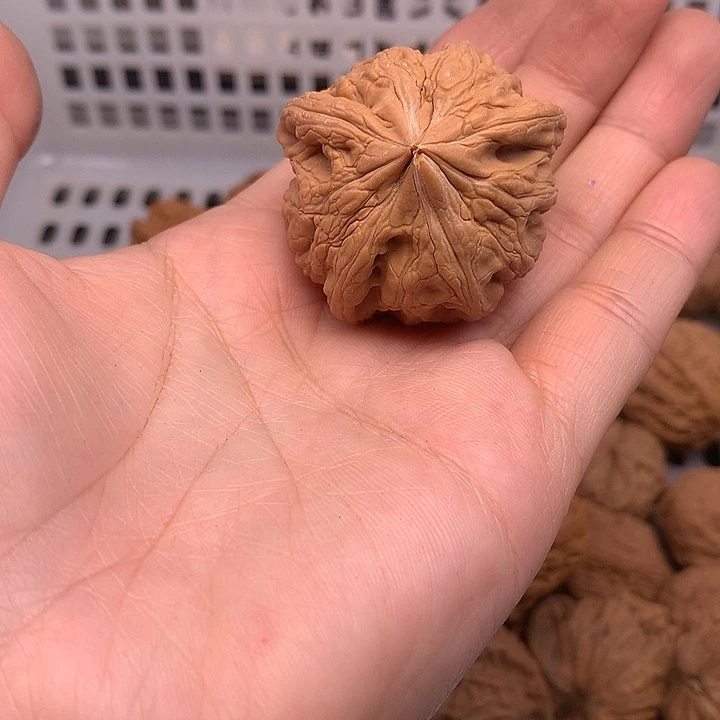 大***ⁱ文玩核桃吊坠文玩核桃