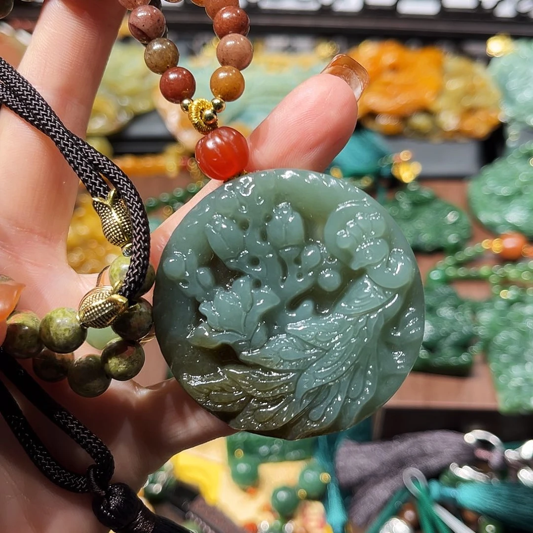 未镶嵌蛇纹石玉吊坠