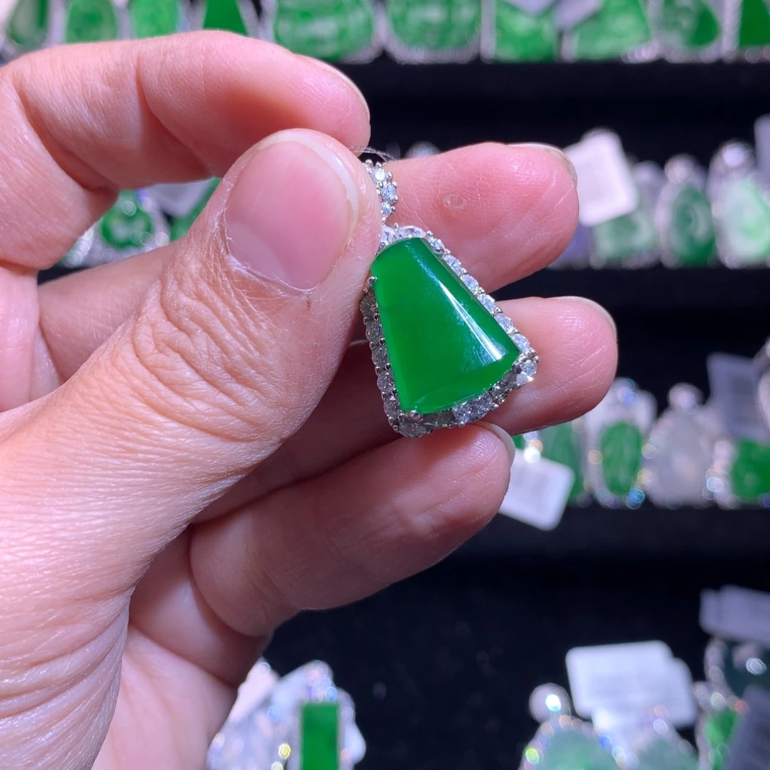 【闪购商品】颈饰银S925镶嵌翡翠