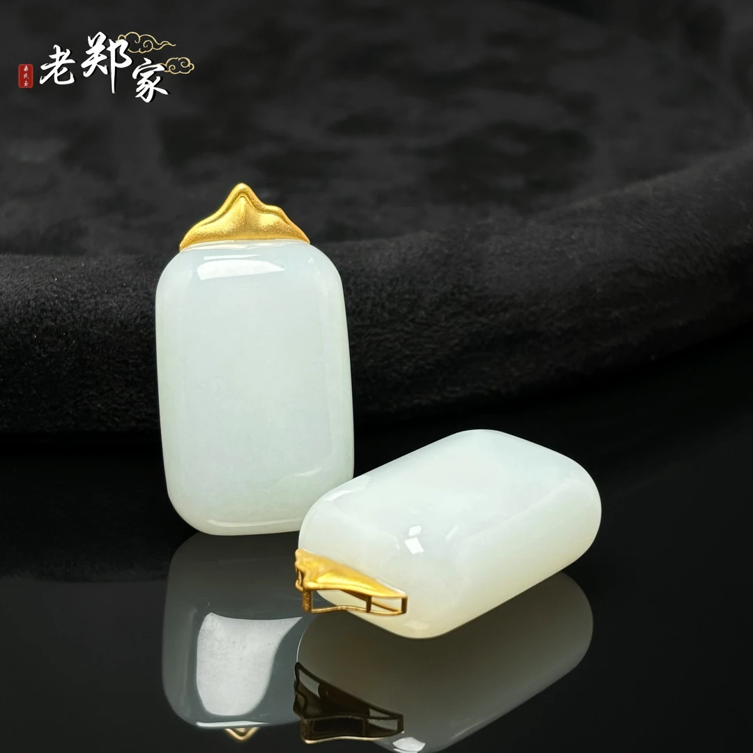 【老郑家】18k金和田玉无事牌吊坠3498 -1多样性发一件约32*21*12mm