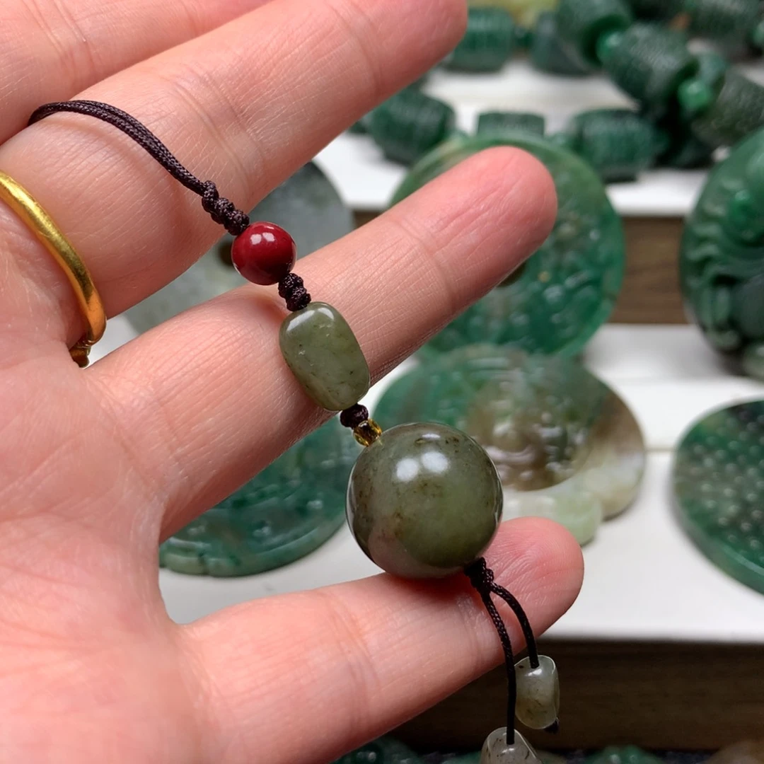 独山玉颈饰未镶嵌