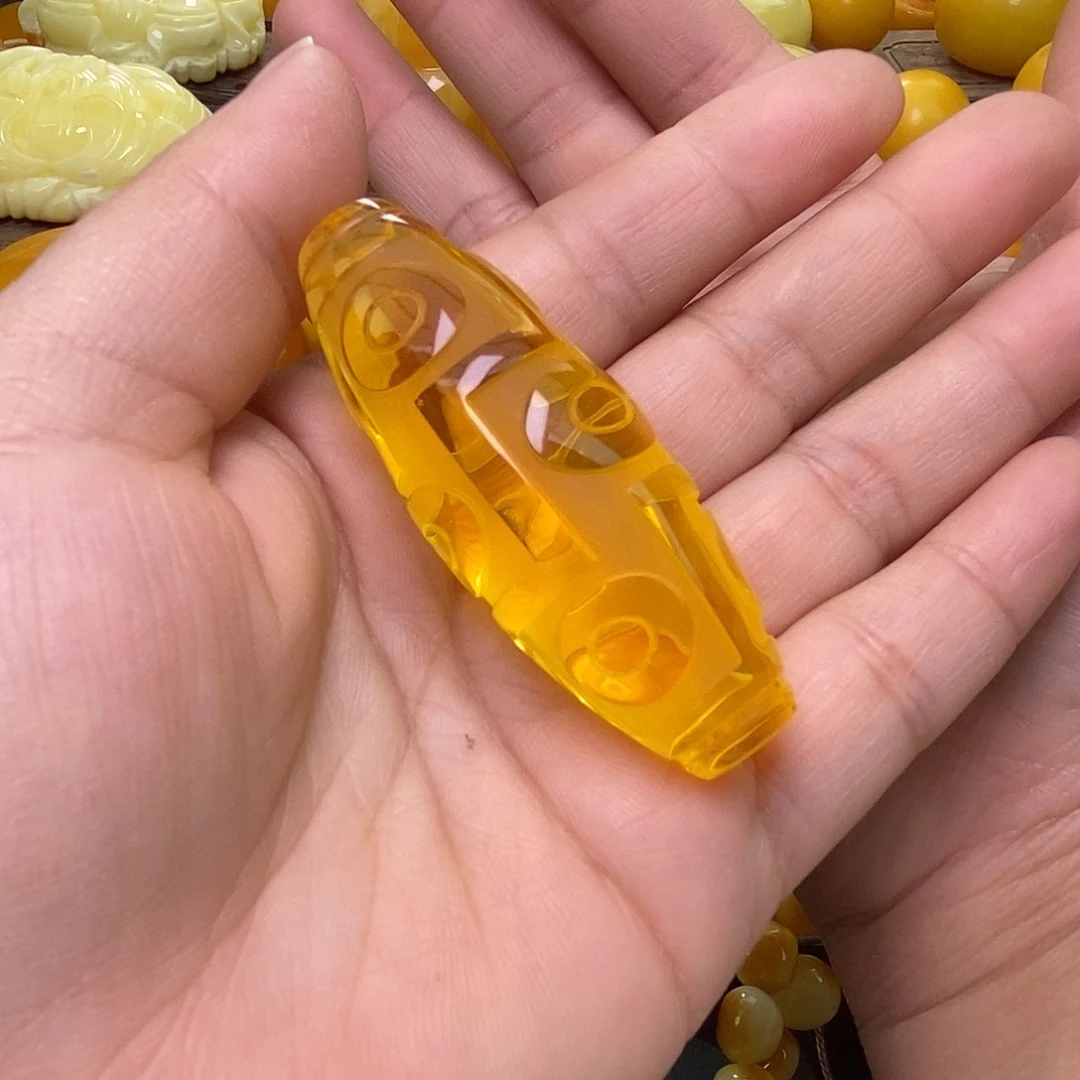 蜜蜡未镶嵌珠宝奇石