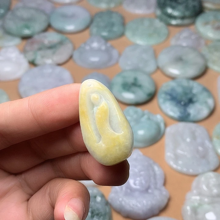 翡翠未镶嵌颈饰悟道