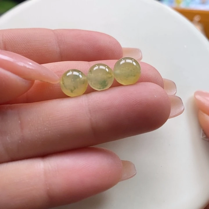 翡翠吊坠(不含链)未镶嵌翡翠冰黄飘色圆珠随机发一件