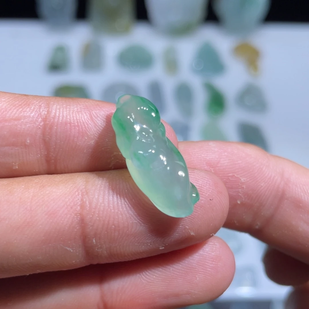 颈饰未镶嵌翡翠玉兰花