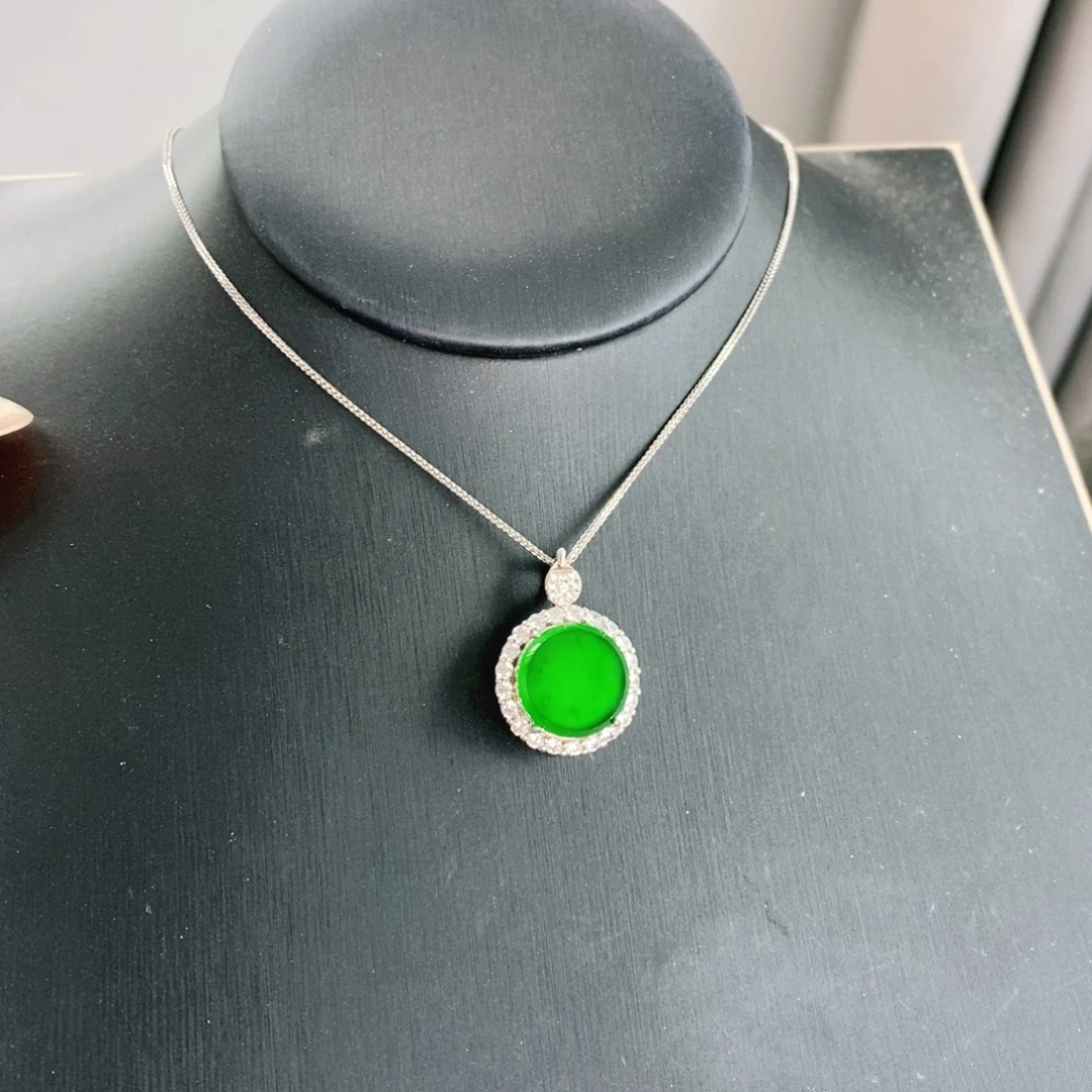 翡翠银S925镶嵌颈饰多样性