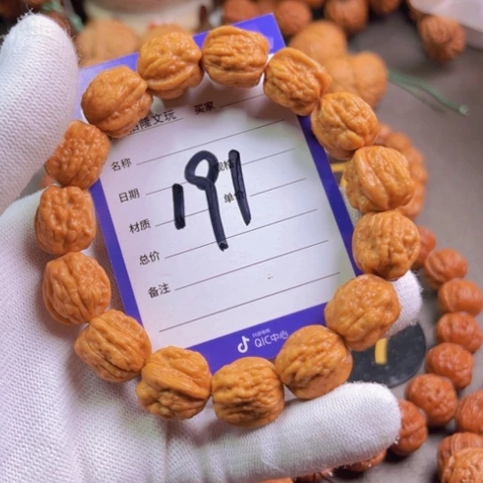 文玩核桃吊坠L****y核桃手串