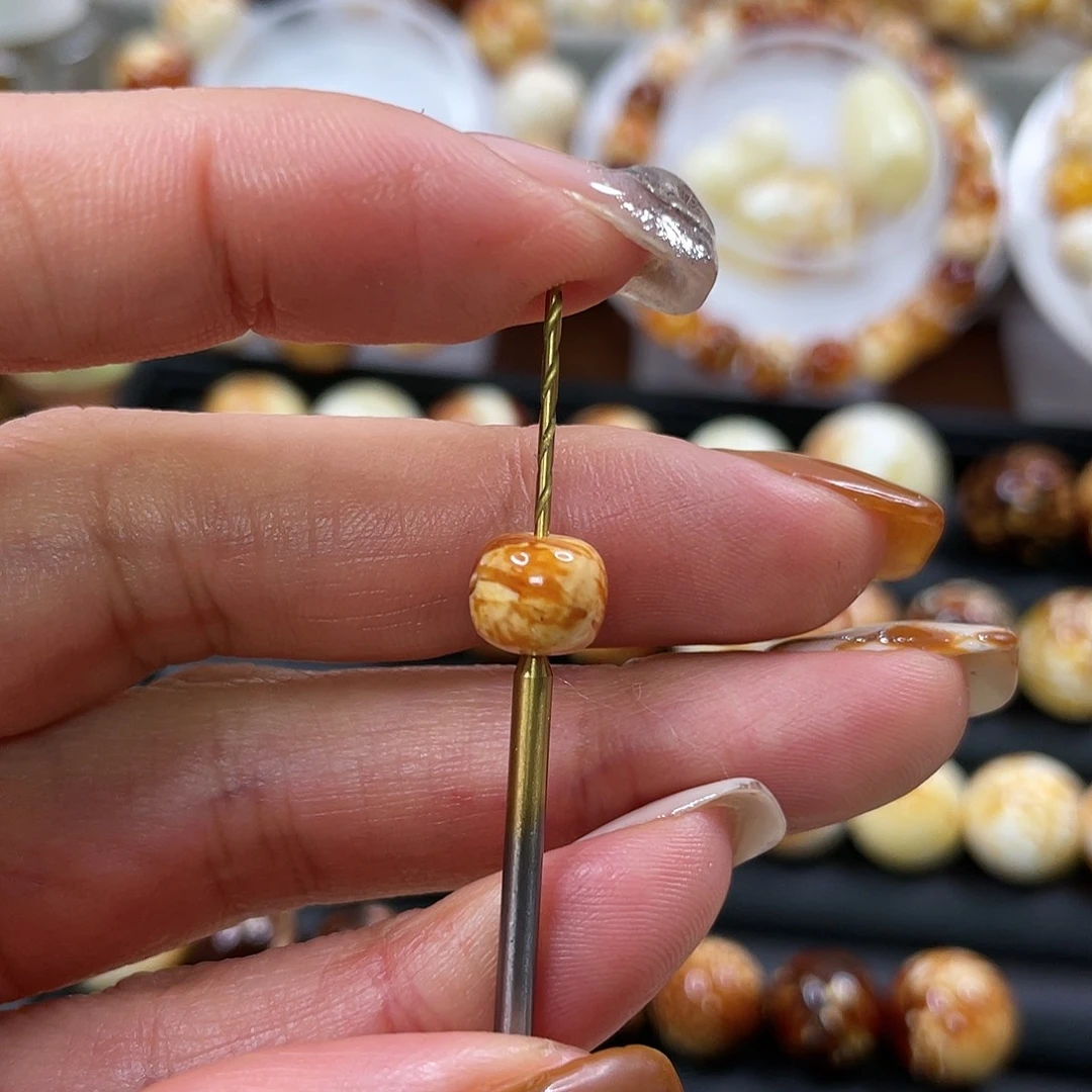 琥珀裸石未镶嵌一****劲蜜蜡