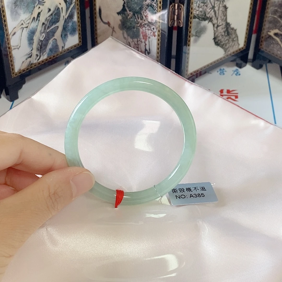 翡翠未镶嵌手镯（圆镯）53.1