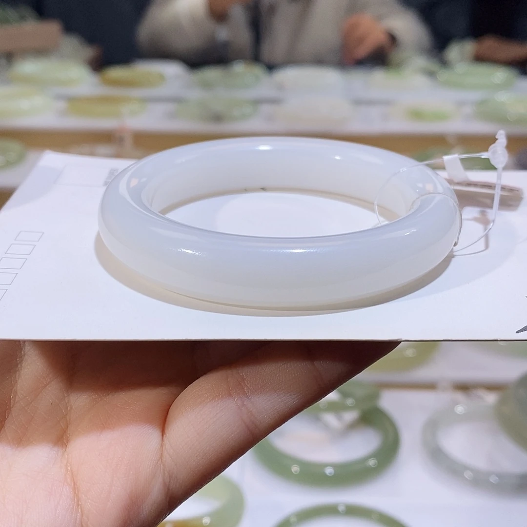 未镶嵌手镯和田玉羊脂白