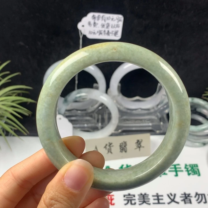 翡翠未镶嵌手镯38号。 60.7圈