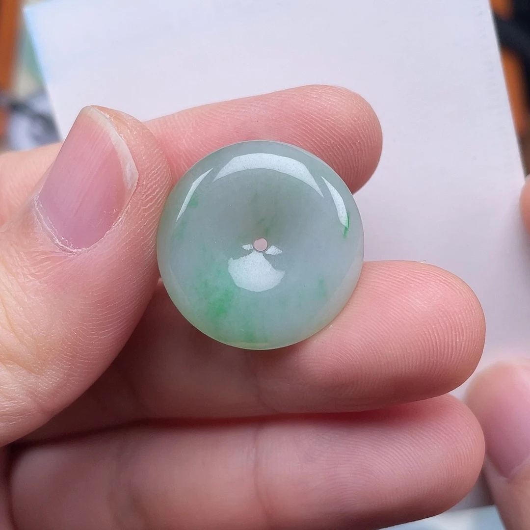 翡翠未镶嵌颈饰平安扣