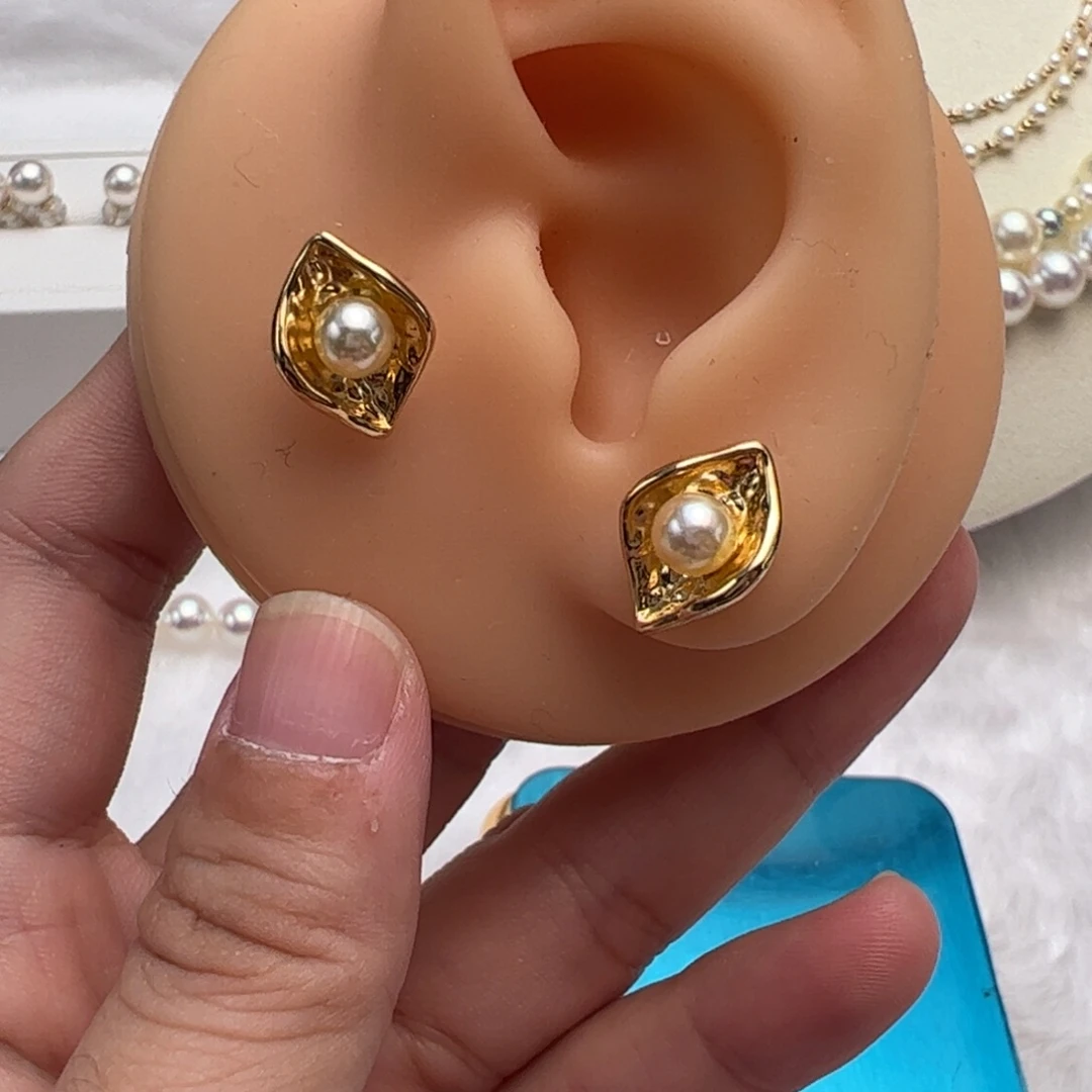 银S925镶嵌耳饰海水珍珠5-6mm天然金马蹄莲