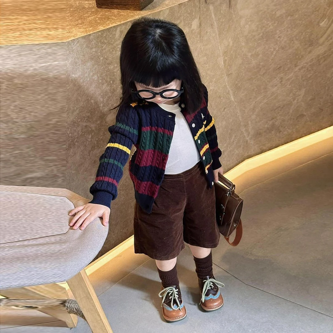 韩版男女童春秋季新款复古港风彩色条纹麻花开衫咖色休闲中裤潮