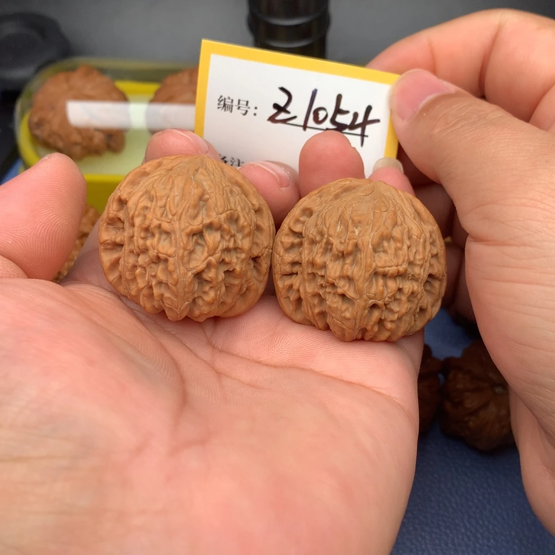 把件文玩核桃40绣球1054