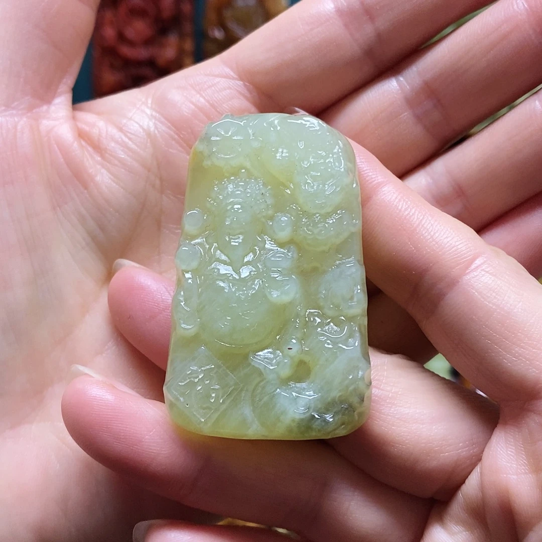 岫玉未镶嵌吊坠(赠链)