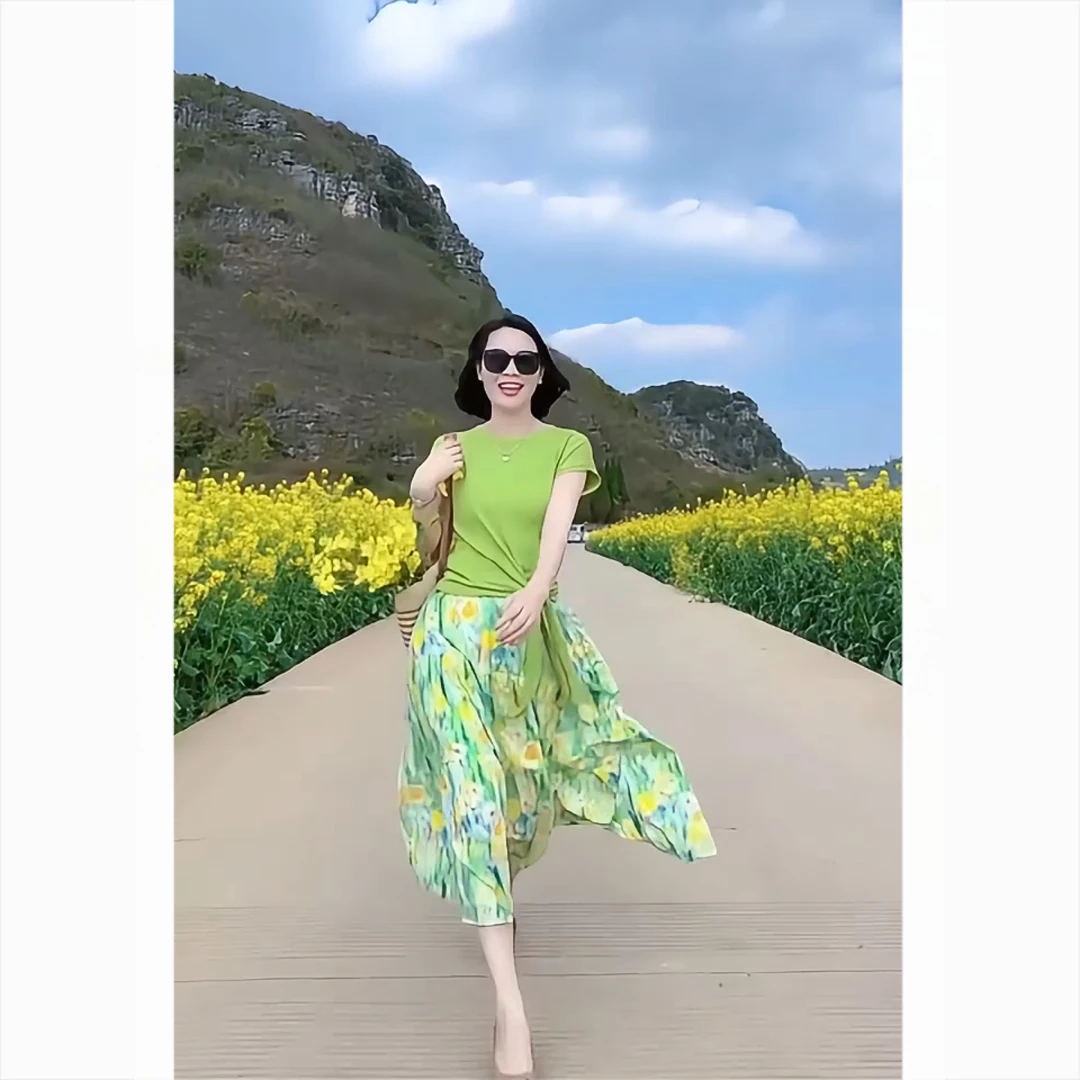 【夏季新款套装】时尚森系多巴胺绿色短袖针织衫+印花半身裙套装