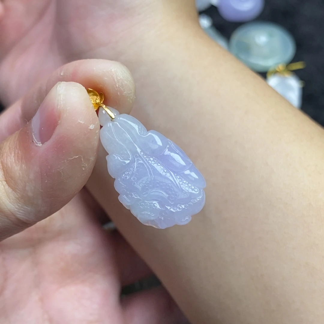 翡翠18K金镶嵌颈饰白菜