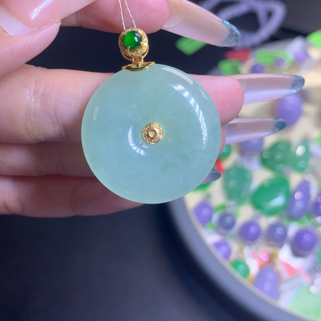 颈饰18K金镶嵌翡翠天然