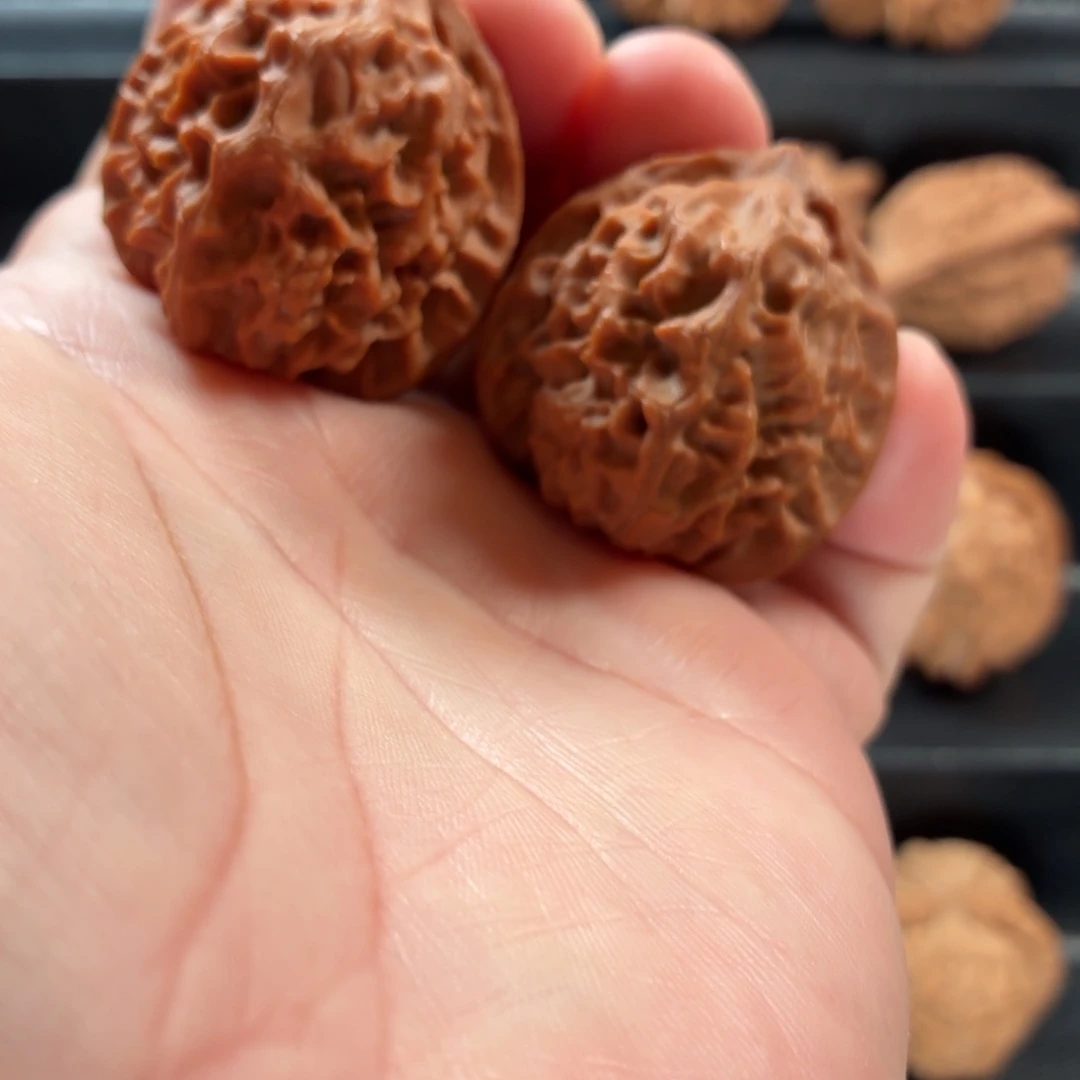 桃核把件山地龙鳞纹36