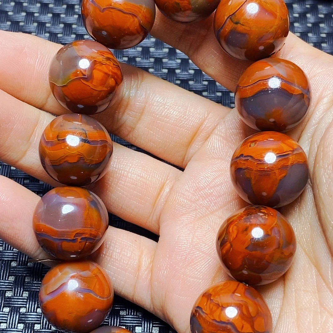 未镶嵌颈饰玛瑙/玉髓神*