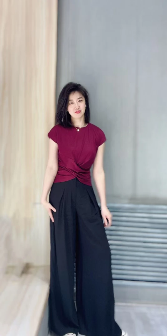 底色2025年新品设计师款T恤。