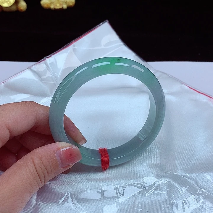 翡翠手镯未镶嵌圈口56