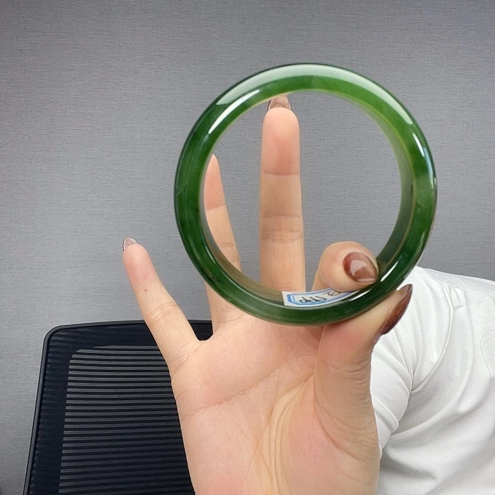 º***蓉和田玉未镶嵌手镯