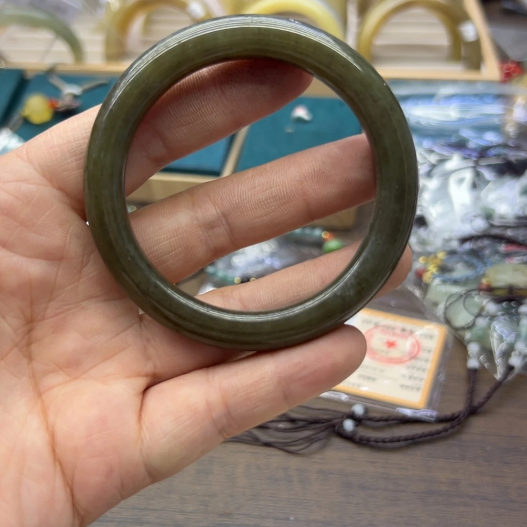 和田玉未镶嵌手镯54.9圈围927瑕