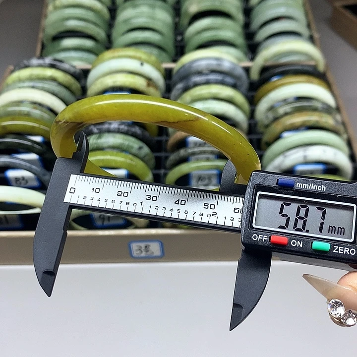 未镶嵌蛇纹石玉手镯81