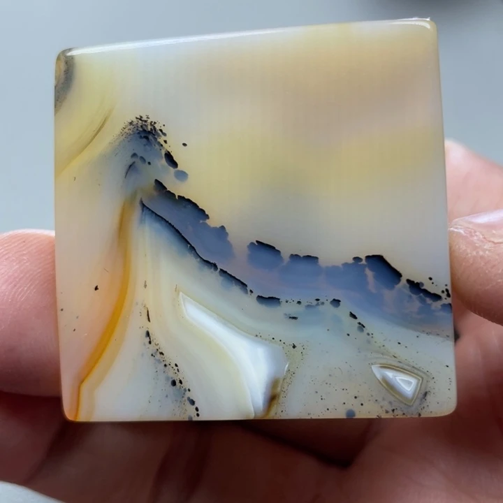 玛瑙/玉髓颈饰未镶嵌佛**照