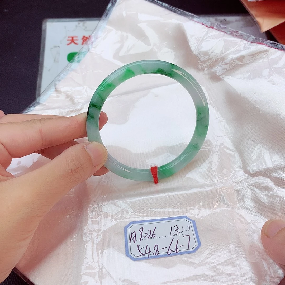 翡翠手镯未镶嵌翡翠