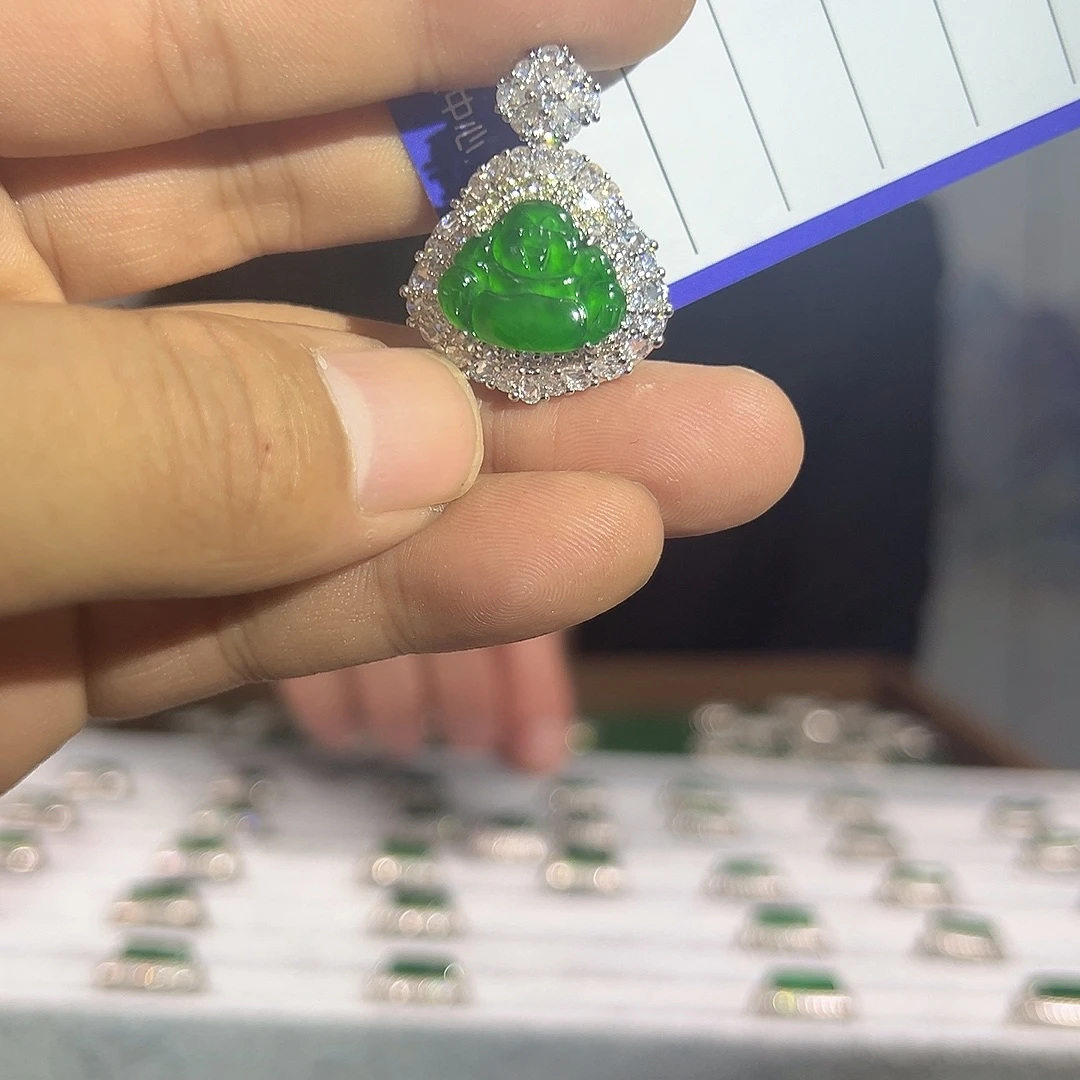 翡翠未镶嵌颈饰翡翠未镶嵌颈饰