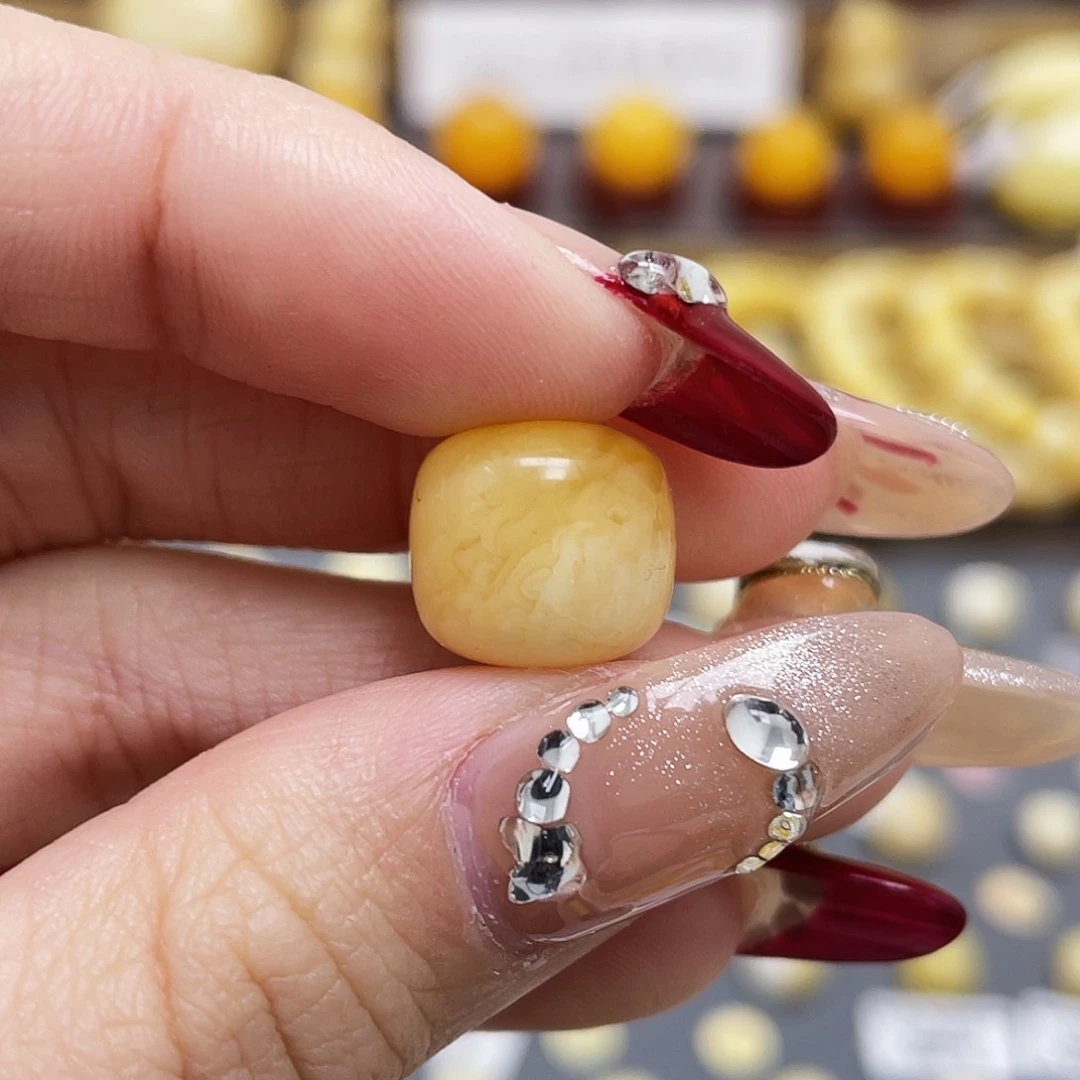 琥珀裸石未镶嵌蜜蜡老型12.6*11.6mm微瑕