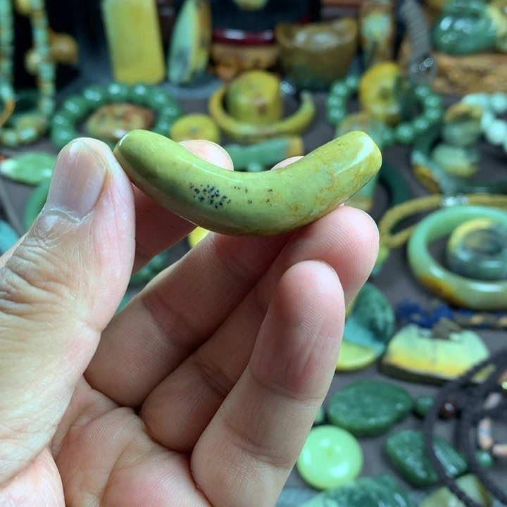 吊坠(赠链)未镶嵌岫岩河磨玉(透闪石质玉)