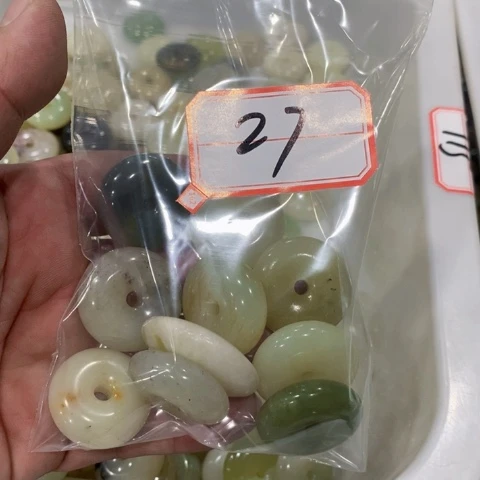 未镶嵌蛇纹石玉颈饰